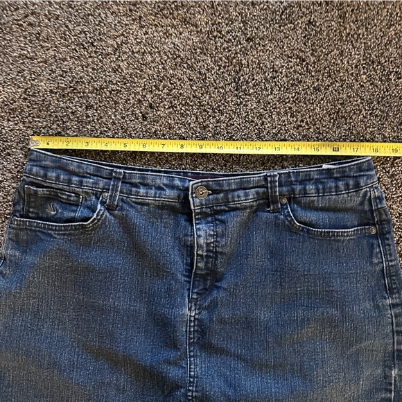 Gloria Vanderbilt Denim Jean Mini Skirt Distressed Hem Studded Pockets Size 14 - Picture 8 of 9